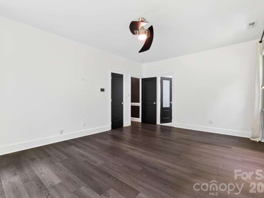 9131 Pine Hill Lane, Charlotte, NC 28215.  MLS# CAR4387977, YatesRealty ID 33233. 