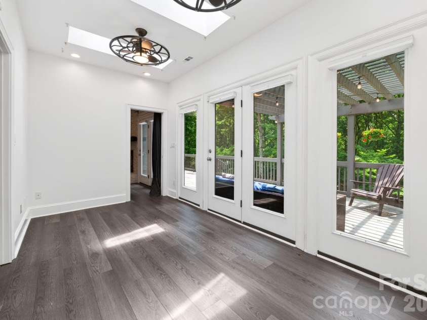 9131 Pine Hill Lane, Charlotte, NC 28215.  MLS# CAR4387977, YatesRealty ID 33233. 