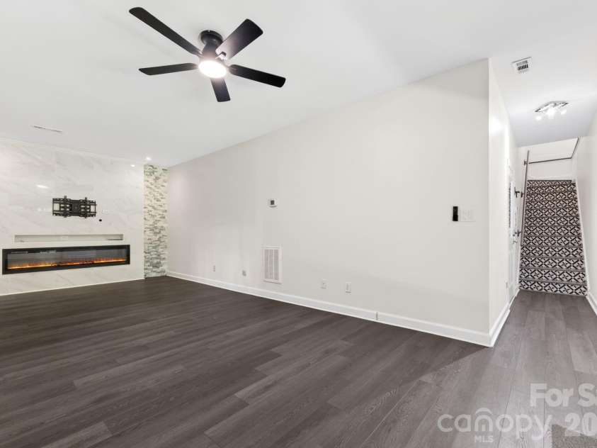 9131 Pine Hill Lane, Charlotte, NC 28215.  MLS# CAR4387977, YatesRealty ID 33233. 