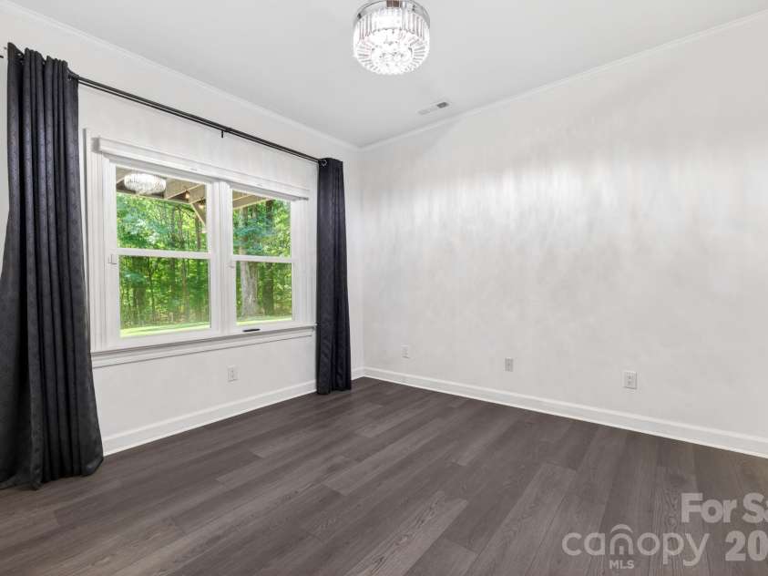 9131 Pine Hill Lane, Charlotte, NC 28215.  MLS# CAR4387977, YatesRealty ID 33233. 