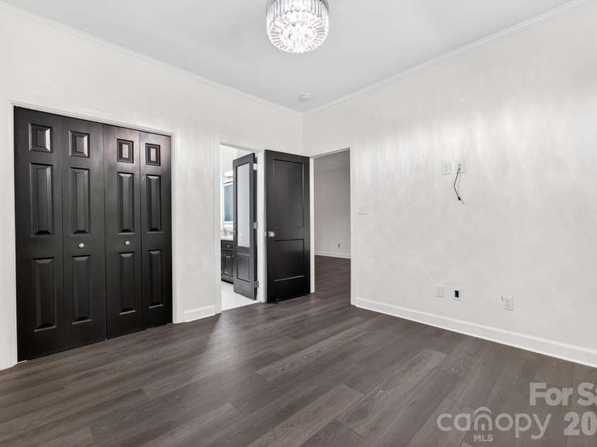 9131 Pine Hill Lane, Charlotte, NC 28215.  MLS# CAR4387977, YatesRealty ID 33233. 