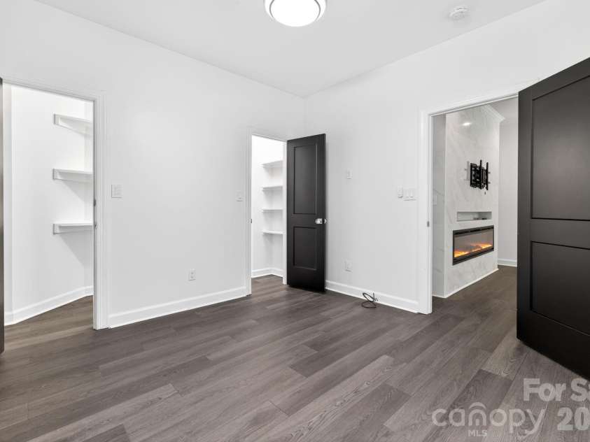 9131 Pine Hill Lane, Charlotte, NC 28215.  MLS# CAR4387977, YatesRealty ID 33233. 