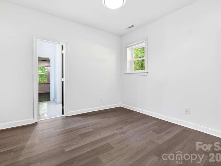 9131 Pine Hill Lane, Charlotte, NC 28215.  MLS# CAR4387977, YatesRealty ID 33233. 