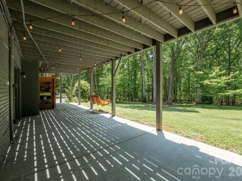 9131 Pine Hill Lane, Charlotte, NC 28215.  MLS# CAR4387977, YatesRealty ID 33233. 