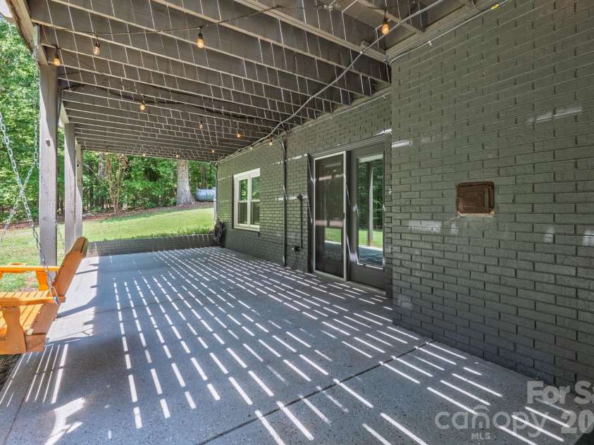 9131 Pine Hill Lane, Charlotte, NC 28215.  MLS# CAR4387977, YatesRealty ID 33233. 