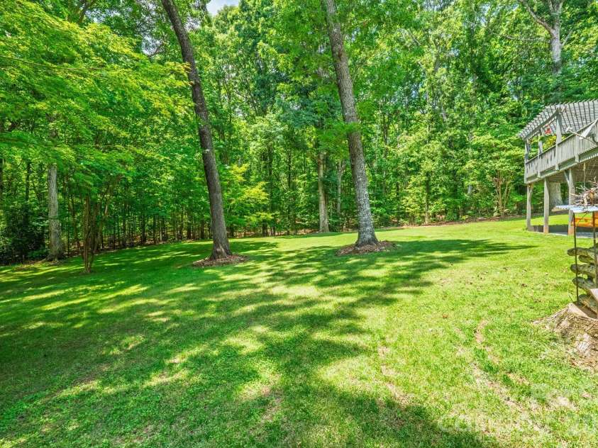 9131 Pine Hill Lane, Charlotte, NC 28215.  MLS# CAR4387977, YatesRealty ID 33233. 