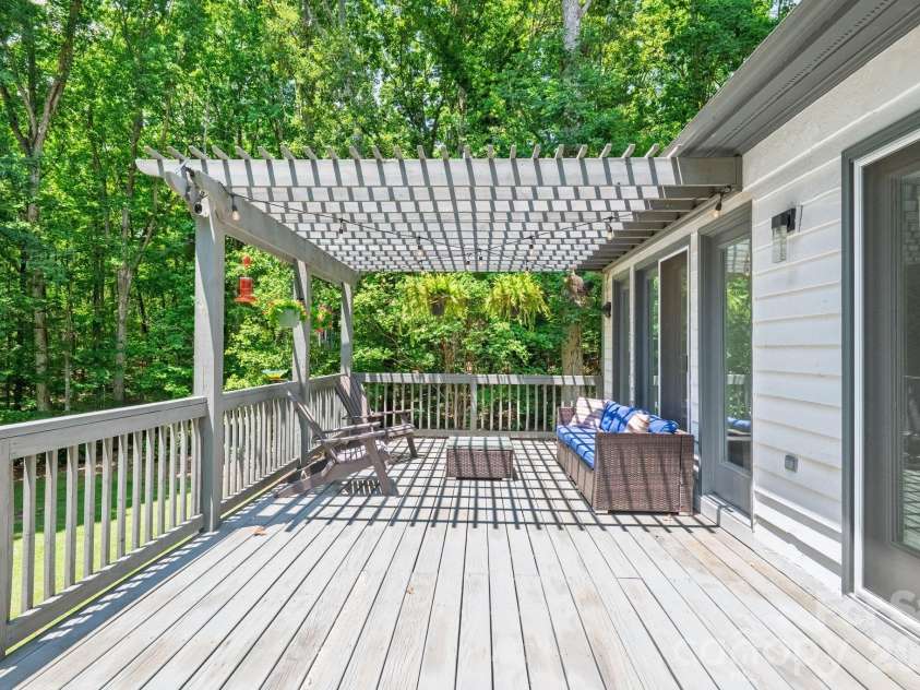 9131 Pine Hill Lane, Charlotte, NC 28215.  MLS# CAR4387977, YatesRealty ID 33233. 