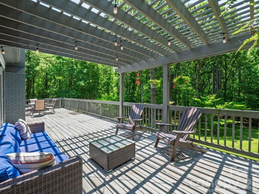 9131 Pine Hill Lane, Charlotte, NC 28215.  MLS# CAR4387977, YatesRealty ID 33233. 