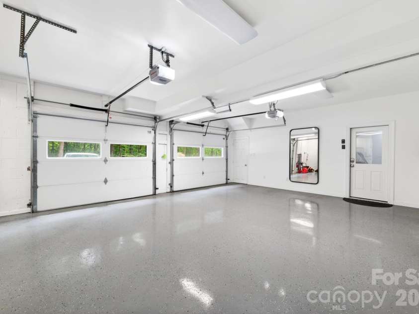 9131 Pine Hill Lane, Charlotte, NC 28215.  MLS# CAR4387977, YatesRealty ID 33233. 
