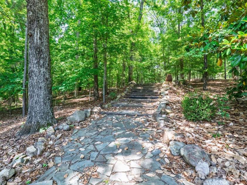 9131 Pine Hill Lane, Charlotte, NC 28215.  MLS# CAR4387977, YatesRealty ID 33233. 
