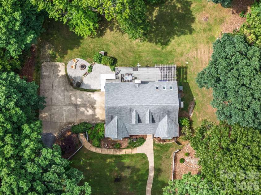 9131 Pine Hill Lane, Charlotte, NC 28215.  MLS# CAR4387977, YatesRealty ID 33233. 