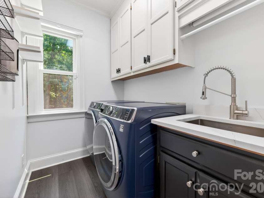 9131 Pine Hill Lane, Charlotte, NC 28215.  MLS# CAR4387977, YatesRealty ID 33233. 