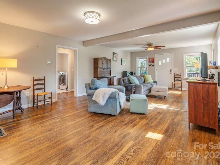 34 Vandalia Avenue, Asheville, NC 28806.  MLS# CAR4276401, YatesRealty ID 33234. 