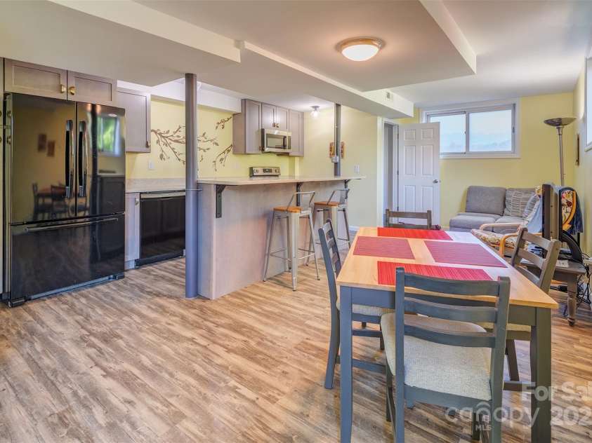 34 Vandalia Avenue, Asheville, NC 28806.  MLS# CAR4276401, YatesRealty ID 33234. Lower Level Apartment