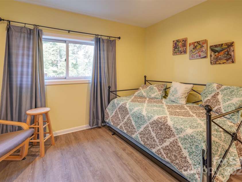 34 Vandalia Avenue, Asheville, NC 28806.  MLS# CAR4276401, YatesRealty ID 33234. Lower Level Apartment