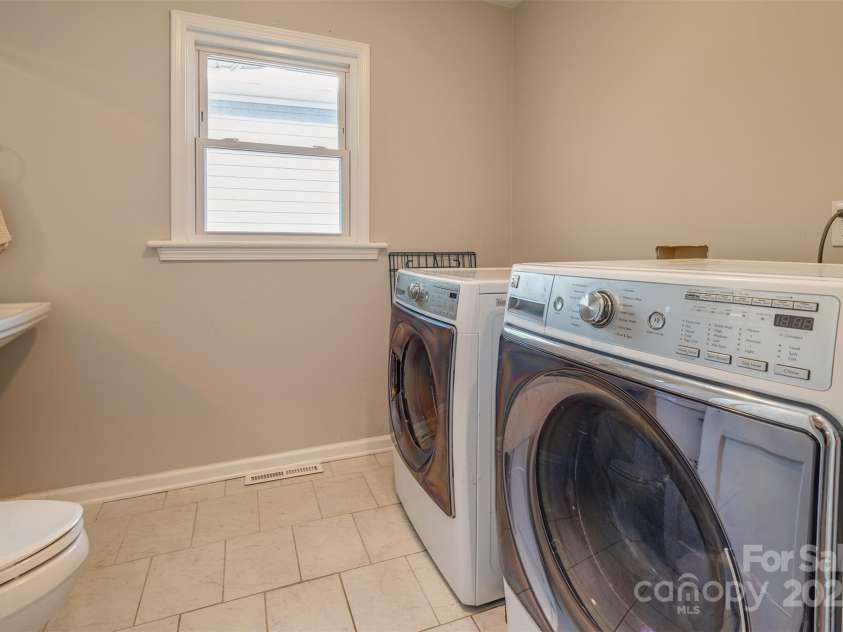 34 Vandalia Avenue, Asheville, NC 28806.  MLS# CAR4276401, YatesRealty ID 33234. Main Floor Laundry and Half Bath