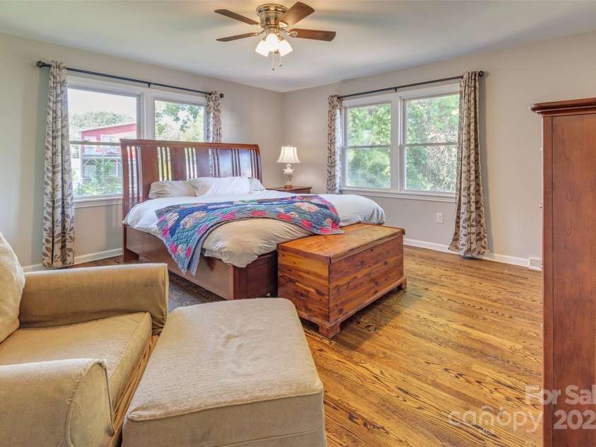 34 Vandalia Avenue, Asheville, NC 28806.  MLS# CAR4276401, YatesRealty ID 33234. Primary Bedroom