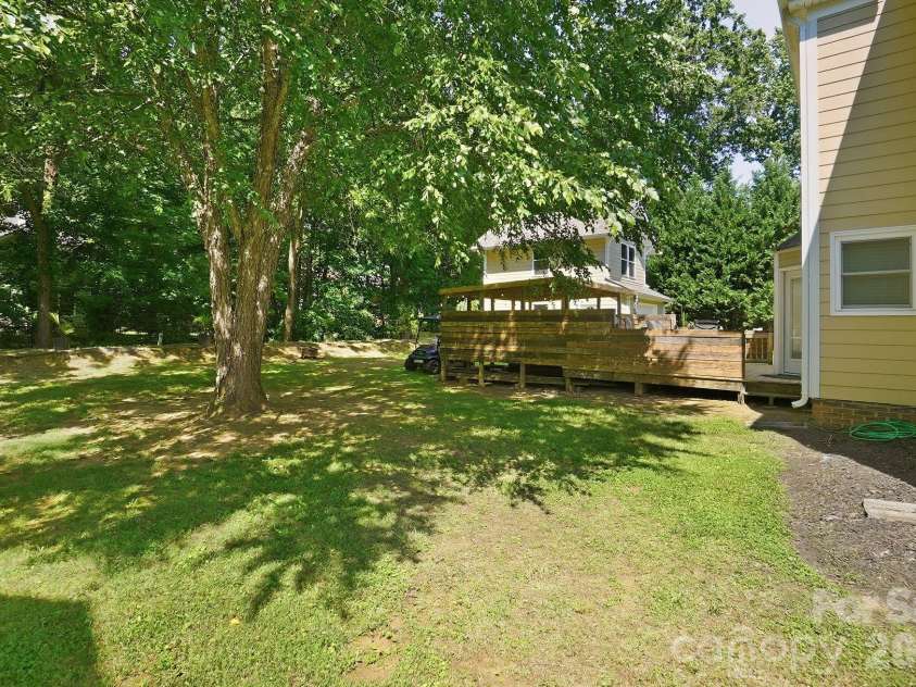 9912 Park Springs Court, Charlotte, NC 28210.  MLS# CAR4388114, YatesRealty ID 33234. Backyard
