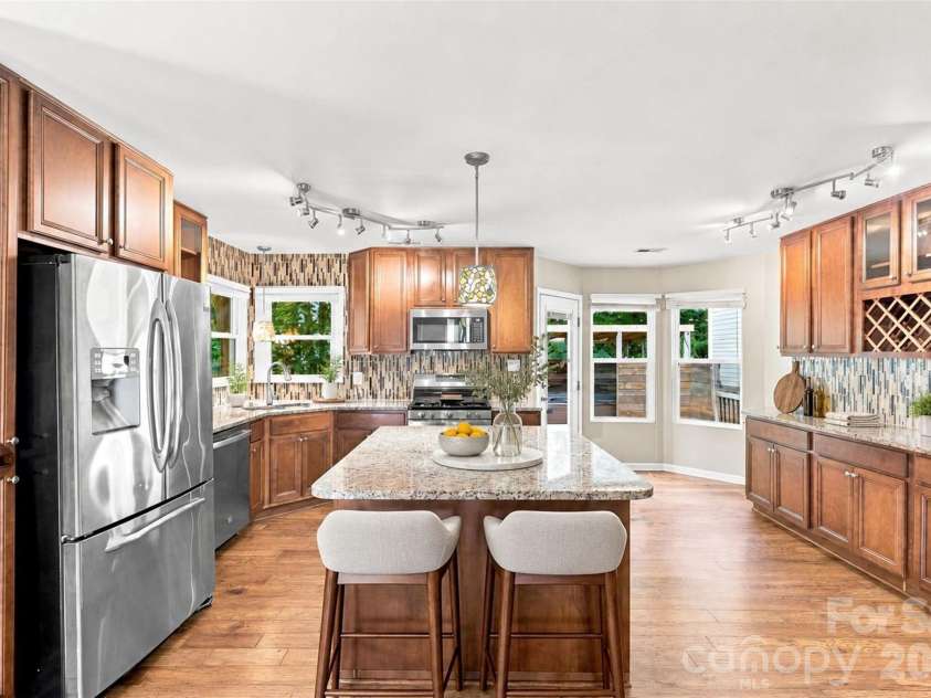 9912 Park Springs Court, Charlotte, NC 28210.  MLS# CAR4388114, YatesRealty ID 33234. Virtually Staged - Kitchen