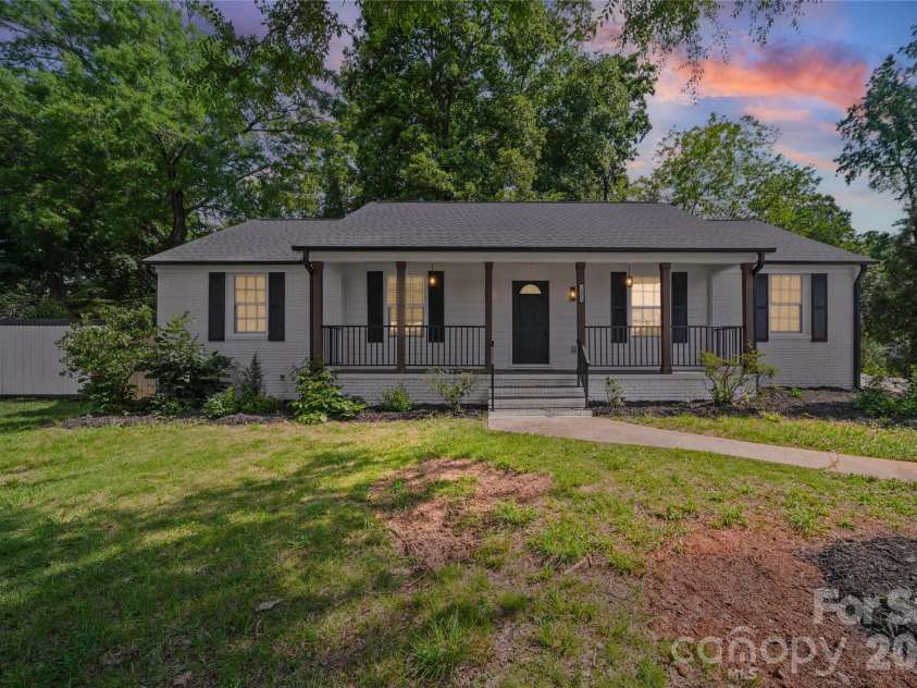 1421 Tyvola Road, Charlotte, NC 28210.  MLS# CAR4388594, YatesRealty ID 33235. 