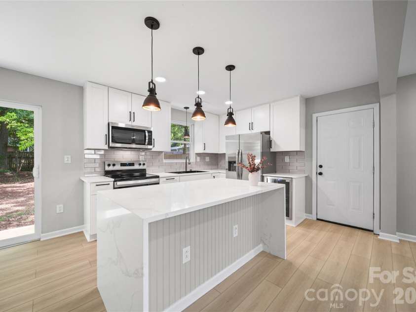 1421 Tyvola Road, Charlotte, NC 28210.  MLS# CAR4388594, YatesRealty ID 33235. 