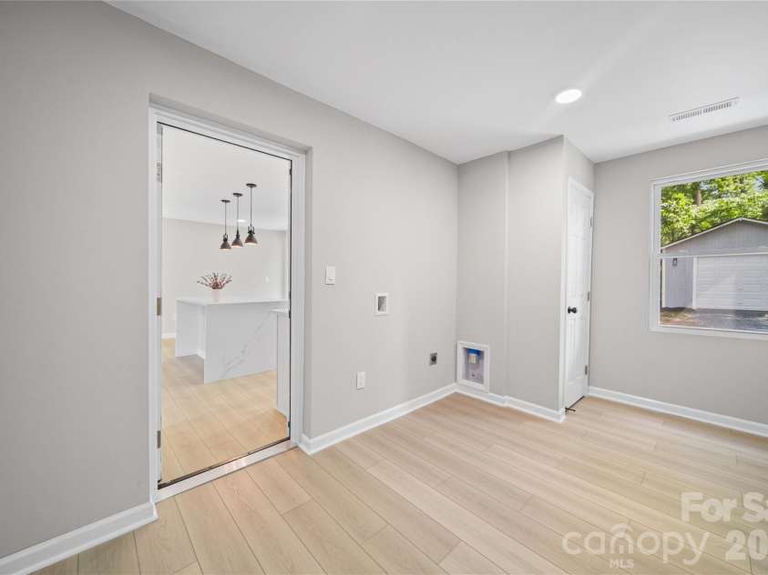 1421 Tyvola Road, Charlotte, NC 28210.  MLS# CAR4388594, YatesRealty ID 33235. 