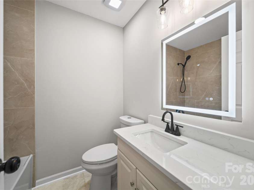 1421 Tyvola Road, Charlotte, NC 28210.  MLS# CAR4388594, YatesRealty ID 33235. 