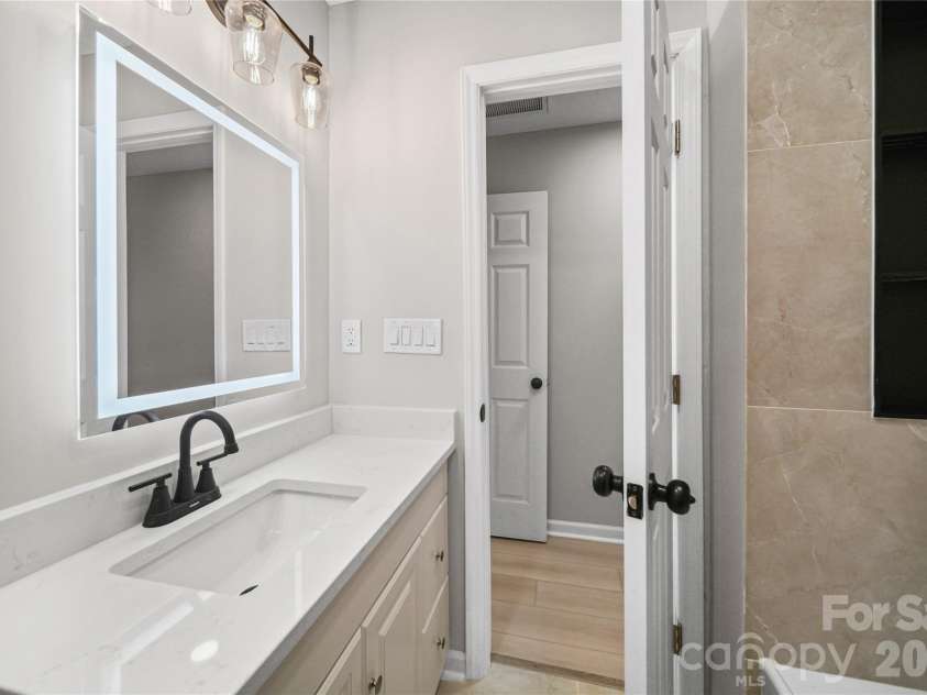 1421 Tyvola Road, Charlotte, NC 28210.  MLS# CAR4388594, YatesRealty ID 33235. 