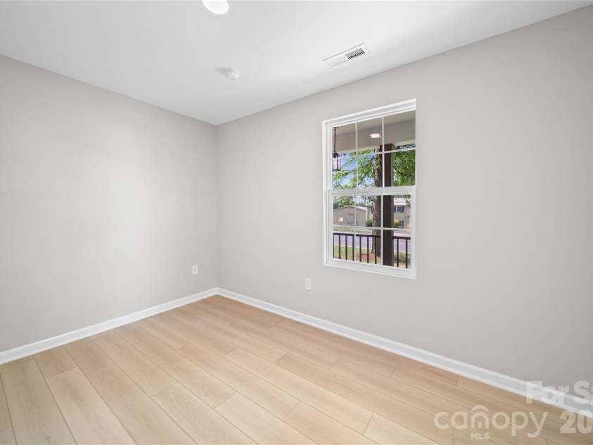 1421 Tyvola Road, Charlotte, NC 28210.  MLS# CAR4388594, YatesRealty ID 33235. 