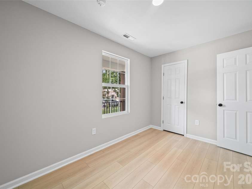 1421 Tyvola Road, Charlotte, NC 28210.  MLS# CAR4388594, YatesRealty ID 33235. 