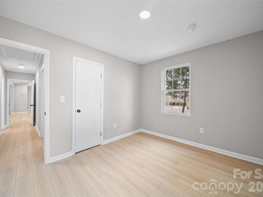 1421 Tyvola Road, Charlotte, NC 28210.  MLS# CAR4388594, YatesRealty ID 33235. 