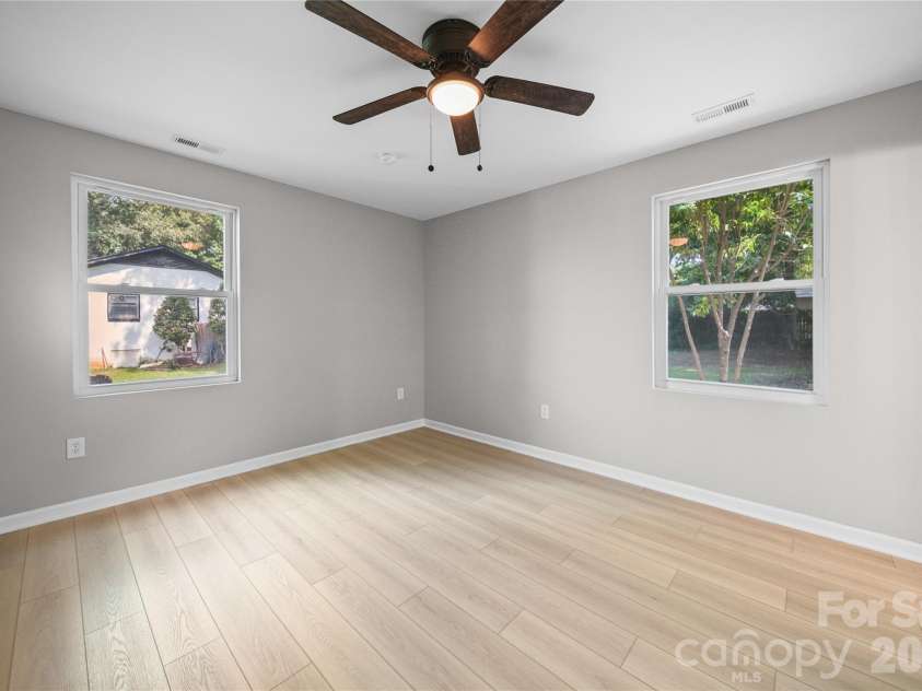 1421 Tyvola Road, Charlotte, NC 28210.  MLS# CAR4388594, YatesRealty ID 33235. 