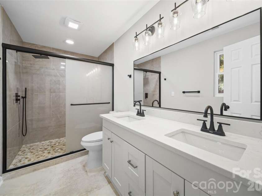 1421 Tyvola Road, Charlotte, NC 28210.  MLS# CAR4388594, YatesRealty ID 33235. 