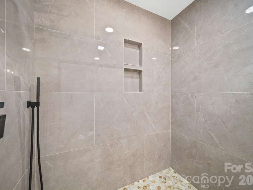 1421 Tyvola Road, Charlotte, NC 28210.  MLS# CAR4388594, YatesRealty ID 33235. 