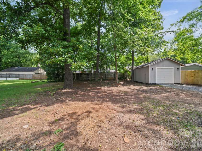 1421 Tyvola Road, Charlotte, NC 28210.  MLS# CAR4388594, YatesRealty ID 33235. 