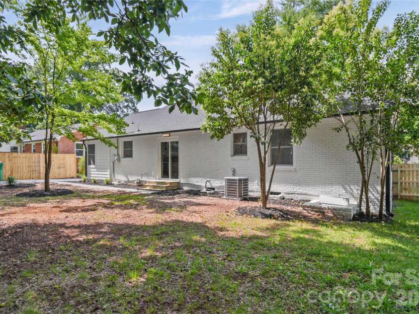 1421 Tyvola Road, Charlotte, NC 28210.  MLS# CAR4388594, YatesRealty ID 33235. 