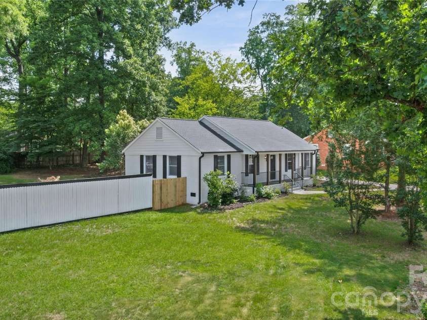 1421 Tyvola Road, Charlotte, NC 28210.  MLS# CAR4388594, YatesRealty ID 33235. 