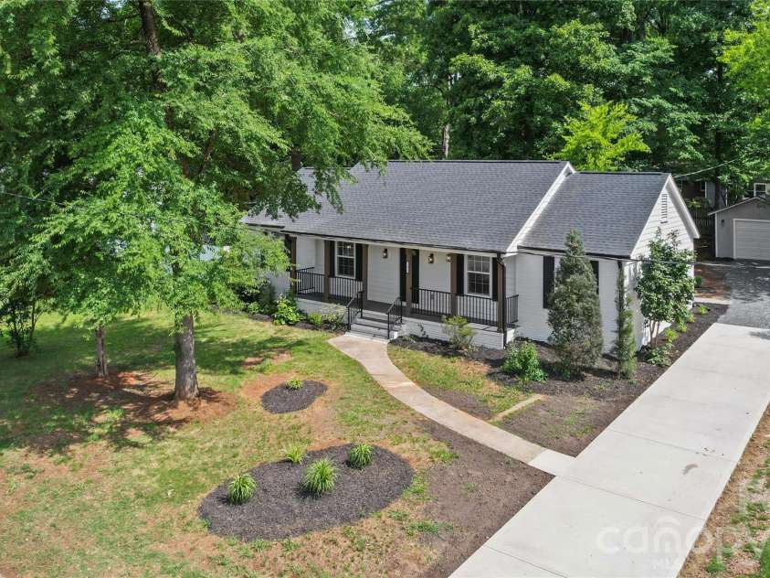 1421 Tyvola Road, Charlotte, NC 28210.  MLS# CAR4388594, YatesRealty ID 33235. 