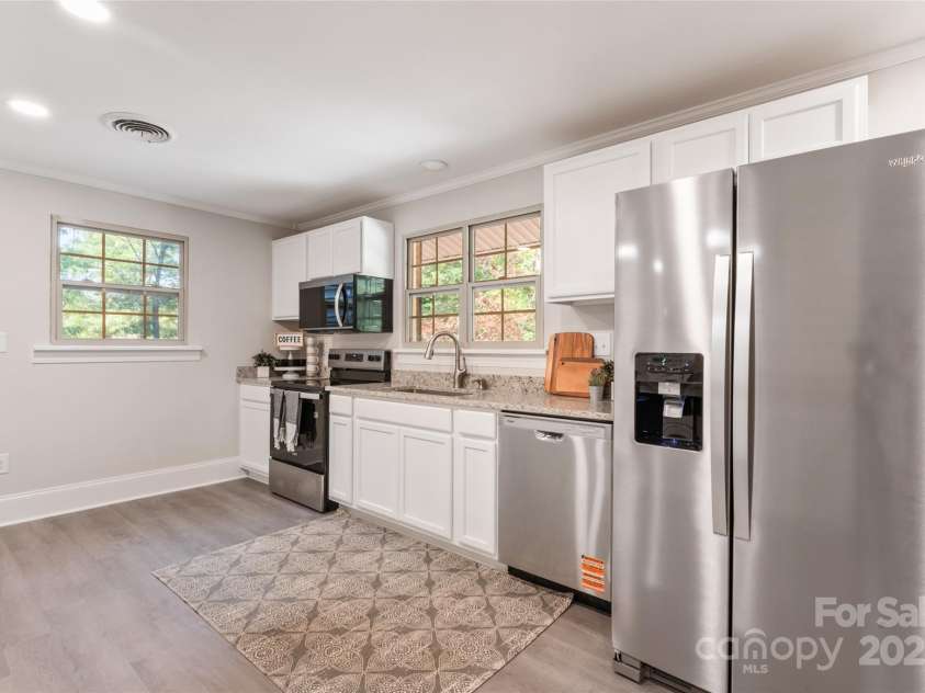 16067 NC HWY 73 Highway, Mount Pleasant, NC 28124.  MLS# CAR4281491, YatesRealty ID 33235. Stainless steel appliances
