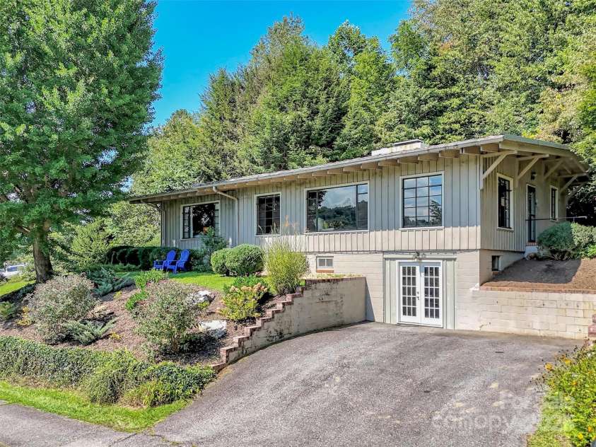 268 Stuart Circle, Lake Junaluska, NC 28745.  MLS# CAR4292284, YatesRealty ID 33236. 