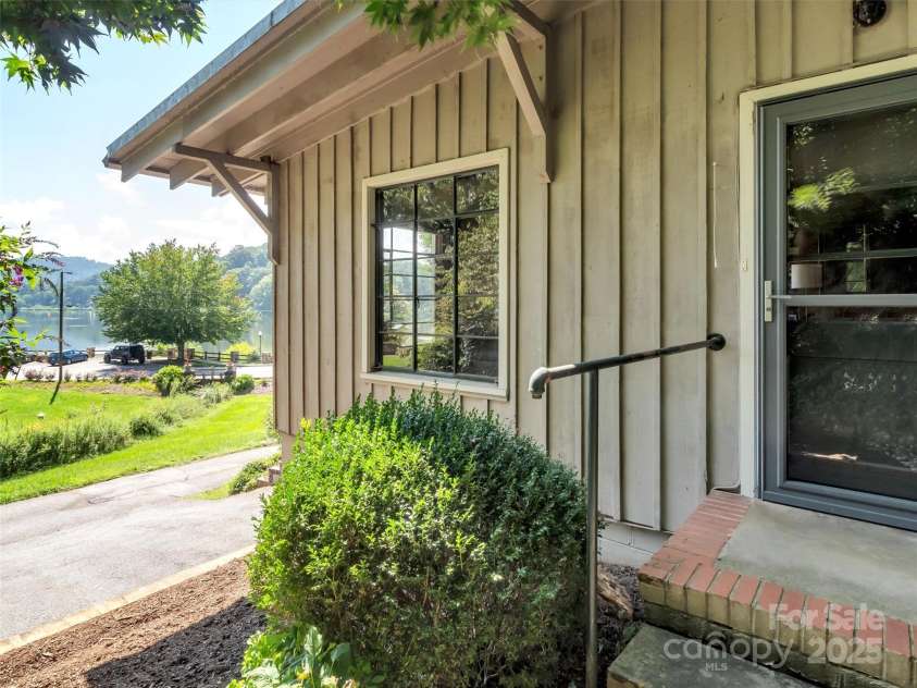 268 Stuart Circle, Lake Junaluska, NC 28745.  MLS# CAR4292284, YatesRealty ID 33236. 