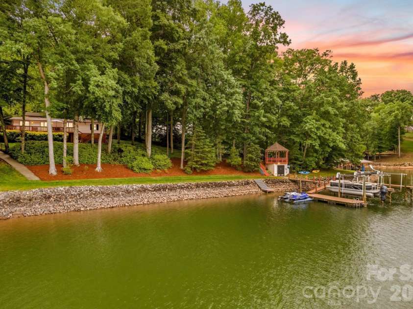 8460 Keven Circle, Sherrills Ford, NC 28673.  MLS# CAR4386276, YatesRealty ID 33236. 