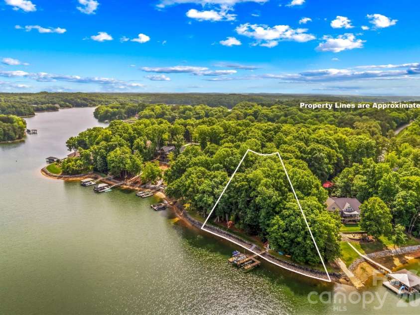 8460 Keven Circle, Sherrills Ford, NC 28673.  MLS# CAR4386276, YatesRealty ID 33236. 