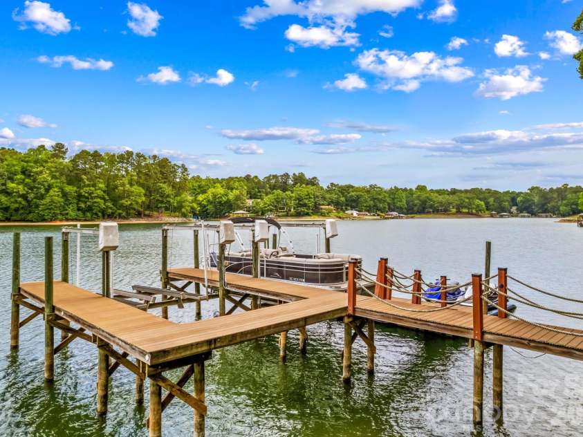 8460 Keven Circle, Sherrills Ford, NC 28673.  MLS# CAR4386276, YatesRealty ID 33236. 