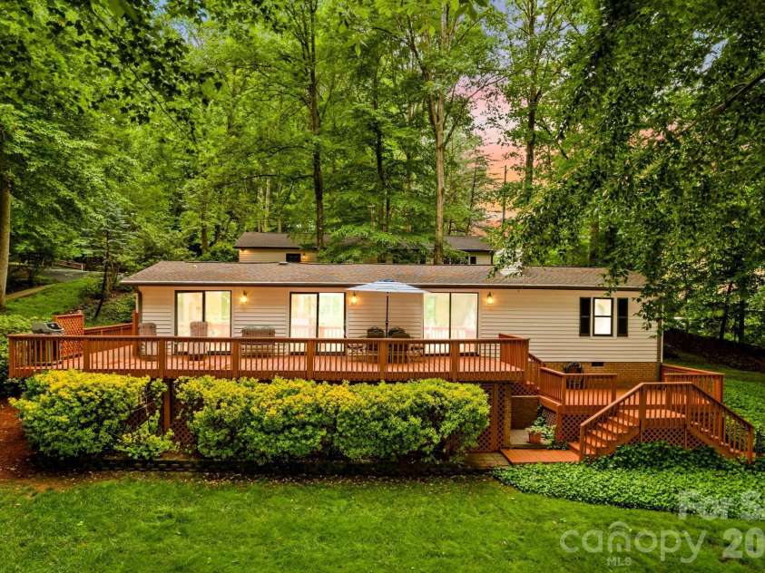 8460 Keven Circle, Sherrills Ford, NC 28673.  MLS# CAR4386276, YatesRealty ID 33236. 