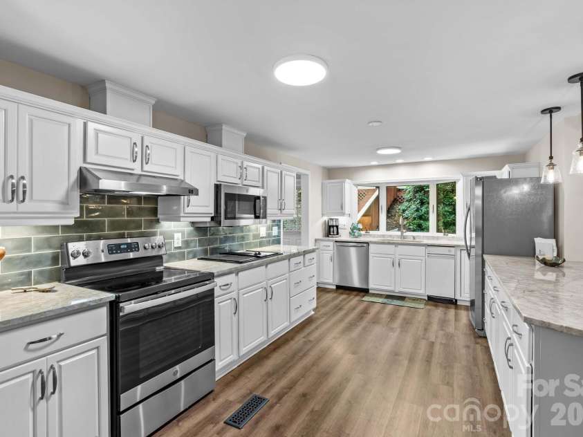 8460 Keven Circle, Sherrills Ford, NC 28673.  MLS# CAR4386276, YatesRealty ID 33236. 