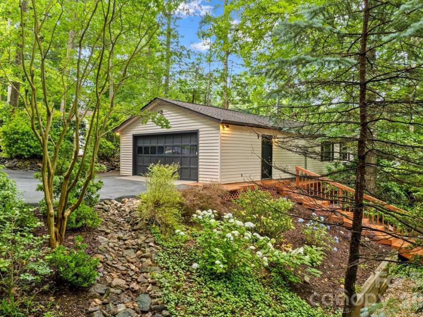 8460 Keven Circle, Sherrills Ford, NC 28673.  MLS# CAR4386276, YatesRealty ID 33236. 