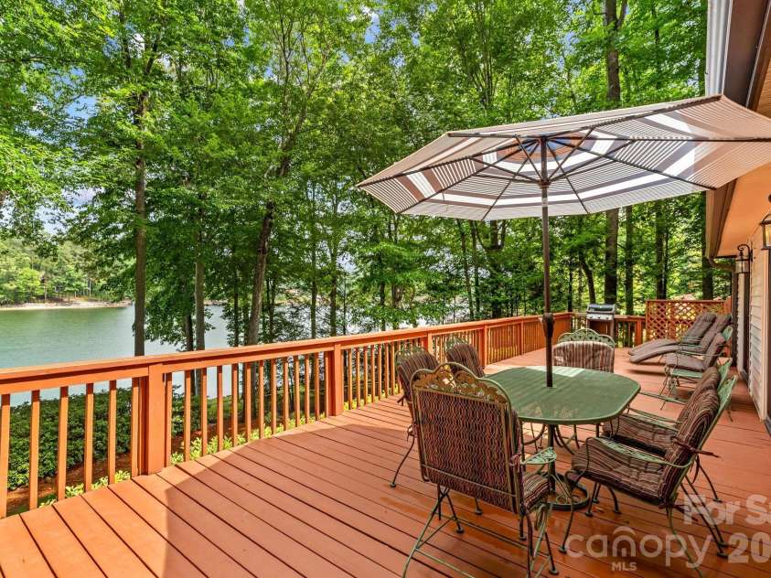 8460 Keven Circle, Sherrills Ford, NC 28673.  MLS# CAR4386276, YatesRealty ID 33236. 