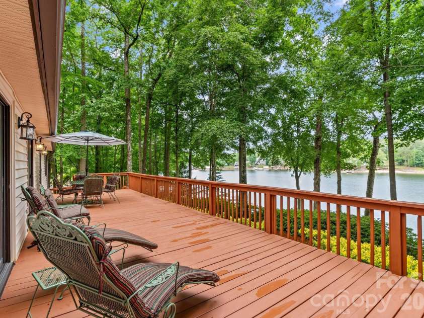 8460 Keven Circle, Sherrills Ford, NC 28673.  MLS# CAR4386276, YatesRealty ID 33236. 