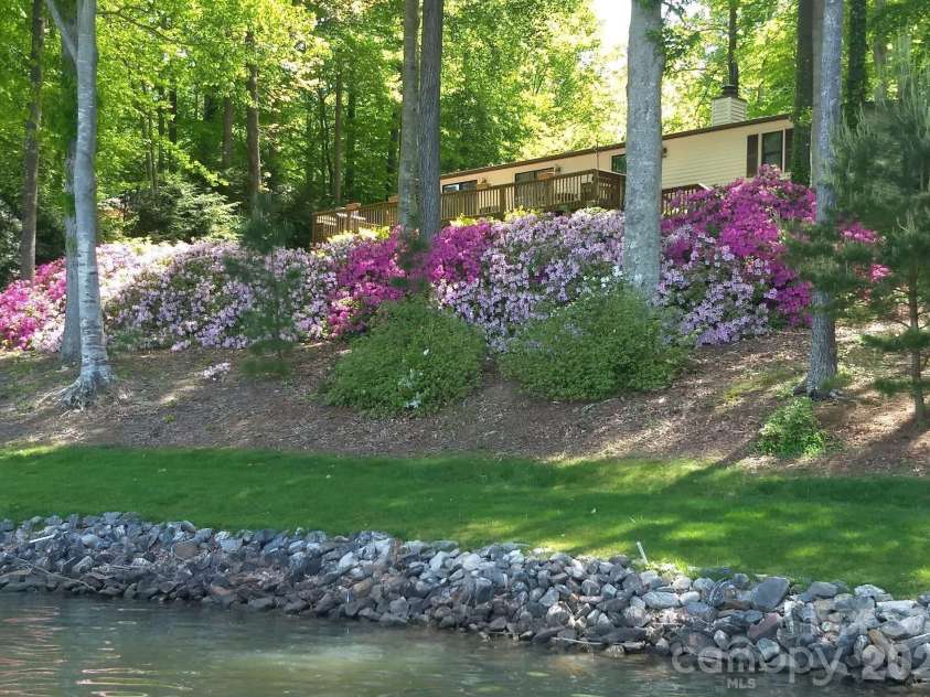8460 Keven Circle, Sherrills Ford, NC 28673.  MLS# CAR4386276, YatesRealty ID 33236. 